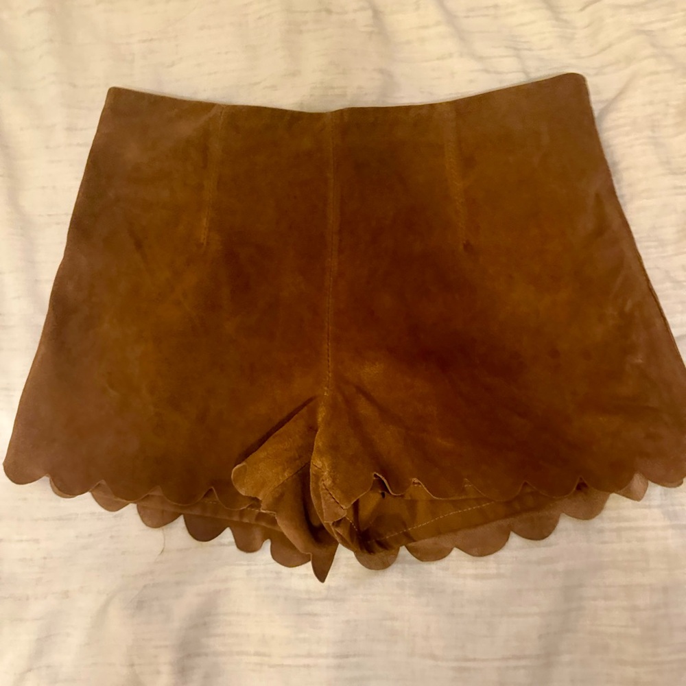 Lamb & Flag Scallop Hem Leather Shorts 🤎
